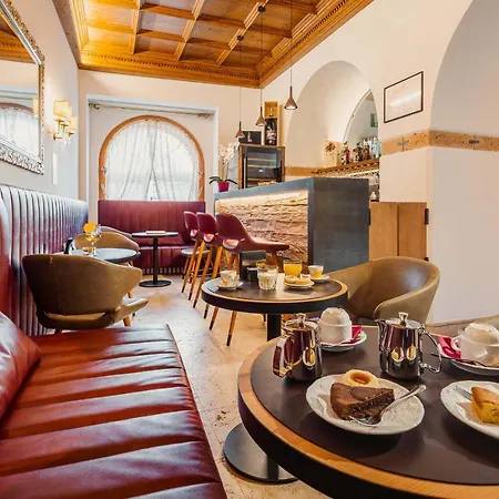 Royal Cortina Готель 3*