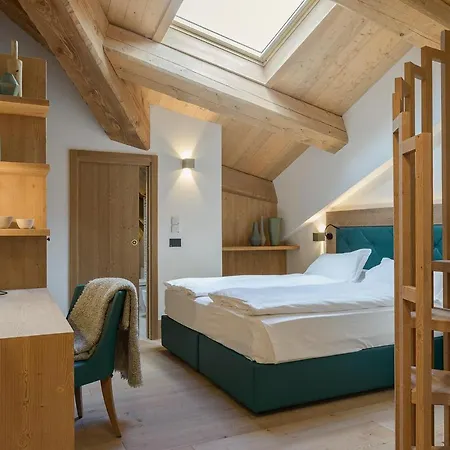 Royal Cortina Готель 3*