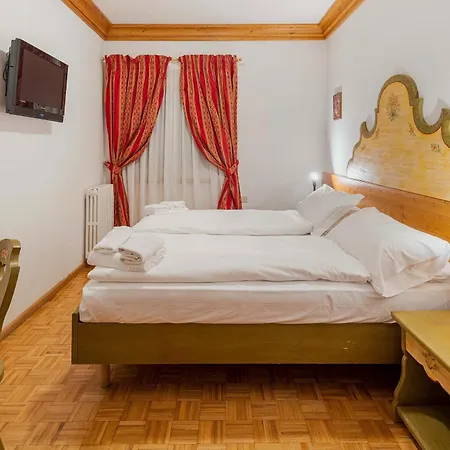 Готель Royal Cortina 3*