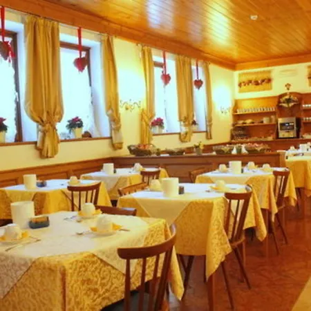 Готель Royal Cortina 3*