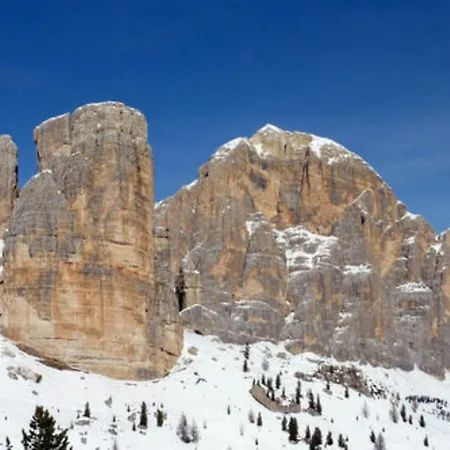 Готель Royal Cortina